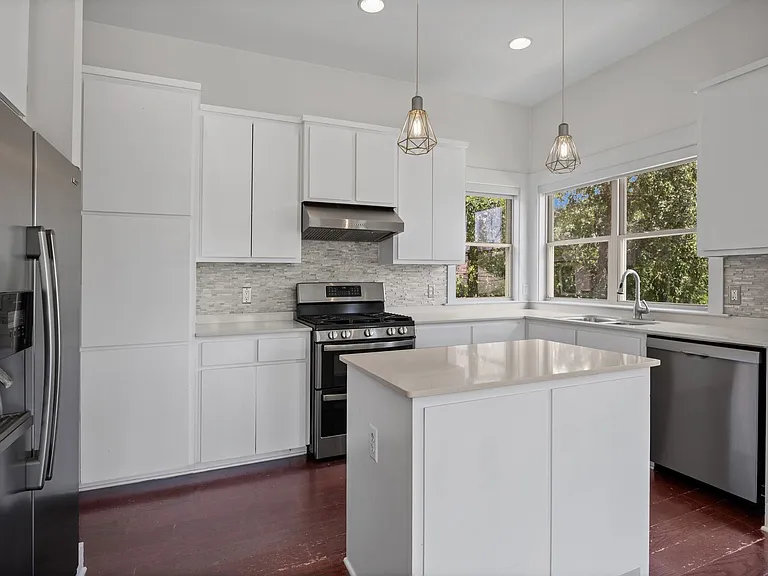 1301 San Bernard St — Photo 4