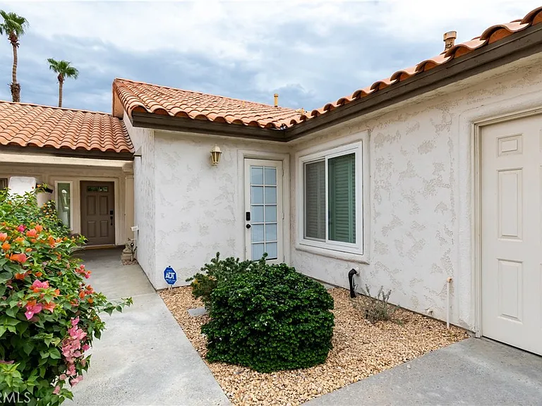 216 Desert Falls Dr E — Photo 38