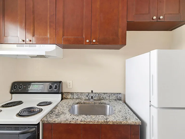1799 Russell St S #3 — Photo 14