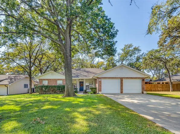 120 Modoc Trl, Lake Kiowa, TX 76240