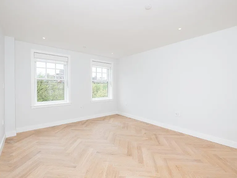 12 Commonwealth — Photo 14