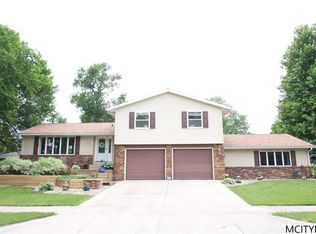 1043 14th St SE, Mason City, IA 50401