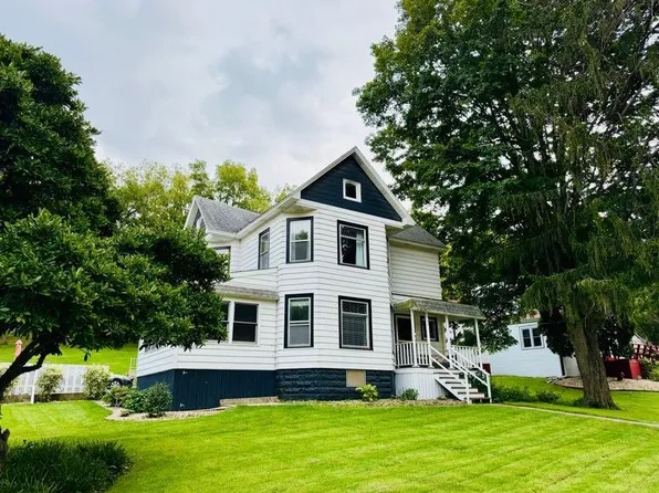 505 Galena St, Darlington, WI 53530