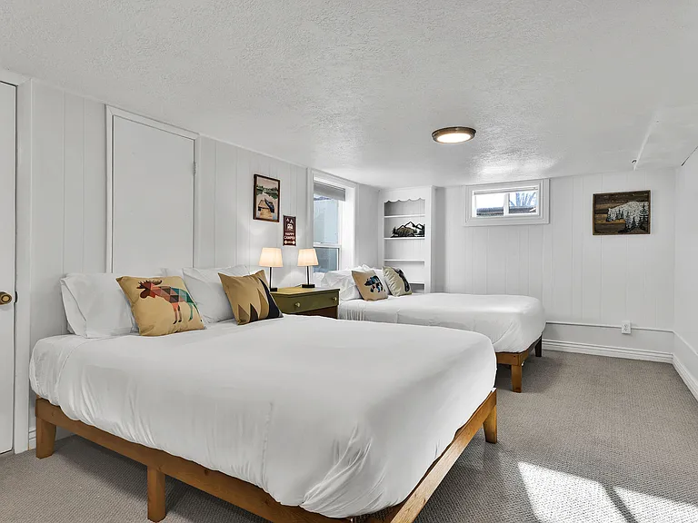 2306 W Madison Ave — Photo 37