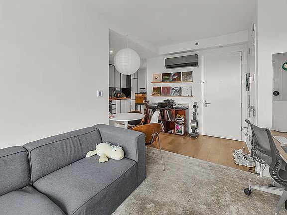 2nd image of 10-25 Jackson Ave #4B