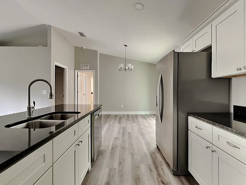 3 bed, 2.0 bath, 1438 sqft, $1,750 — Photo 4