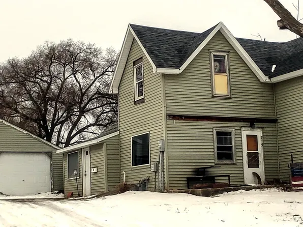 715 N 4th St, Estherville, IA 51334