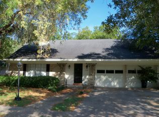 1404 Plantation Rd, Victoria, TX 77904