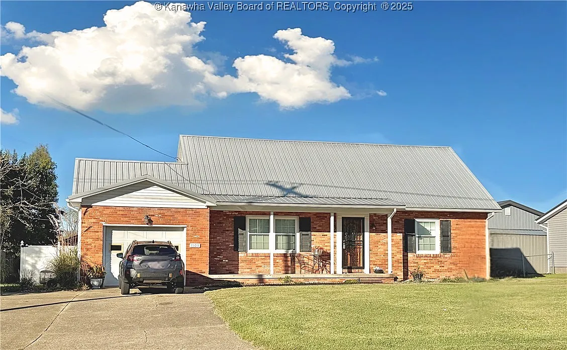 1103 Sandhill Rd photo 1