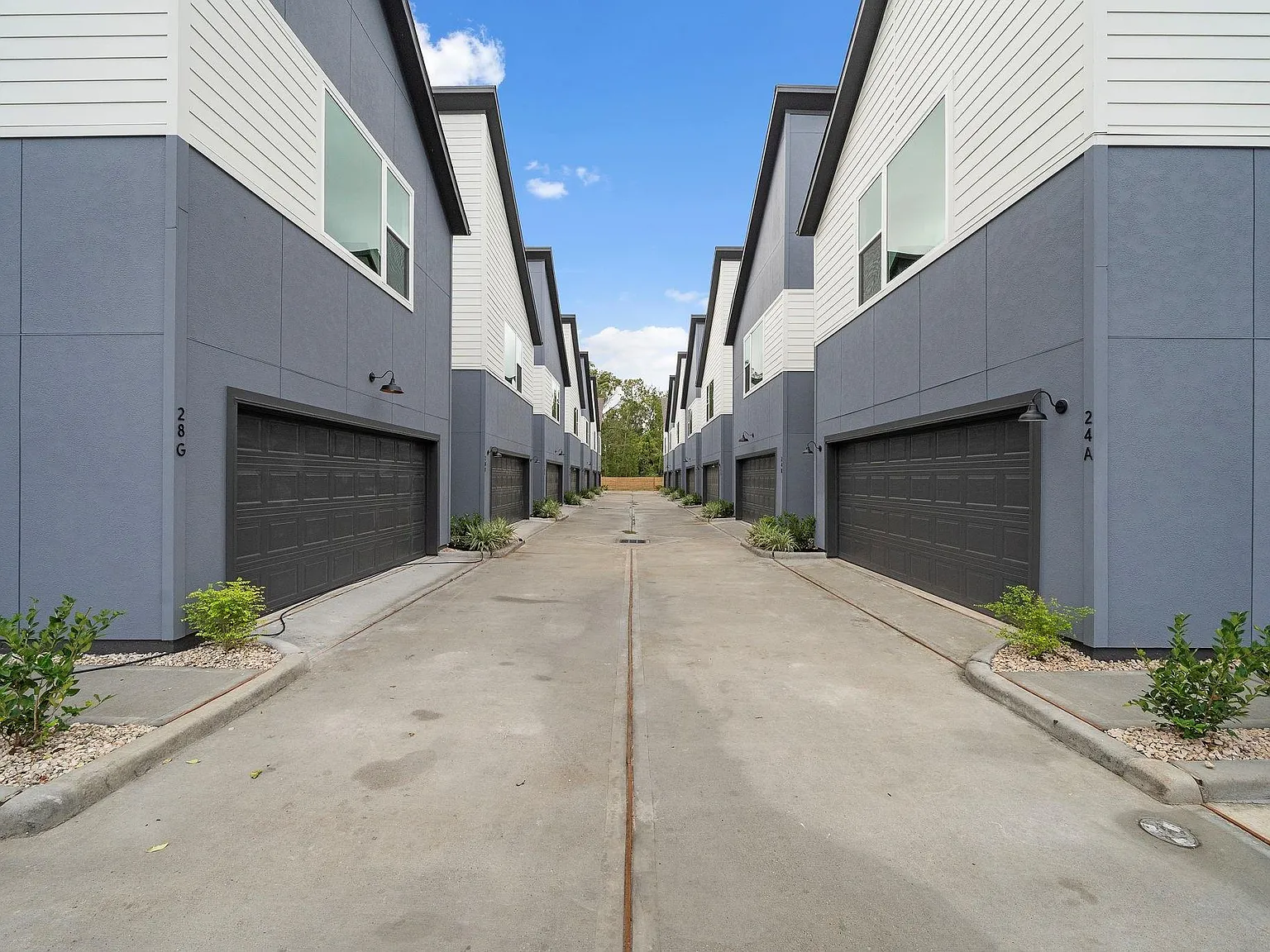 3 bed, 2.5 bath, 1572 sqft, $1,999 — Photo 3