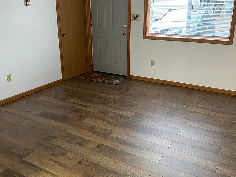 961 Northwestern Ave — Photo 4