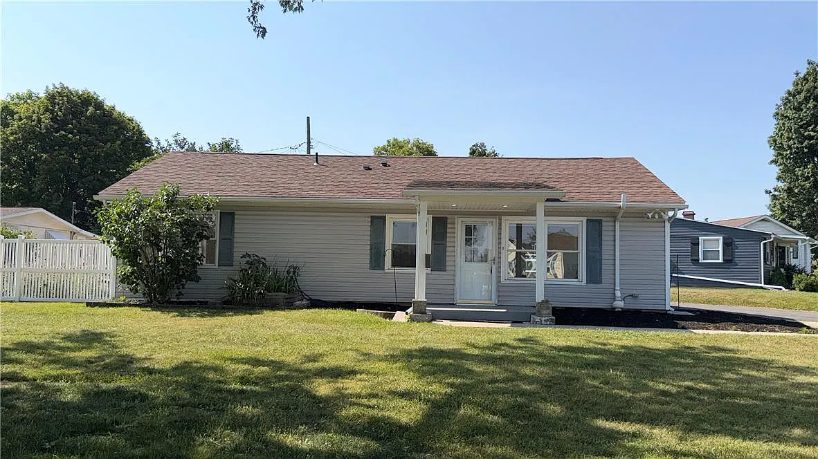 3 bed, 1.0 bath, 1008 sqft, $2,600 — Photo 1
