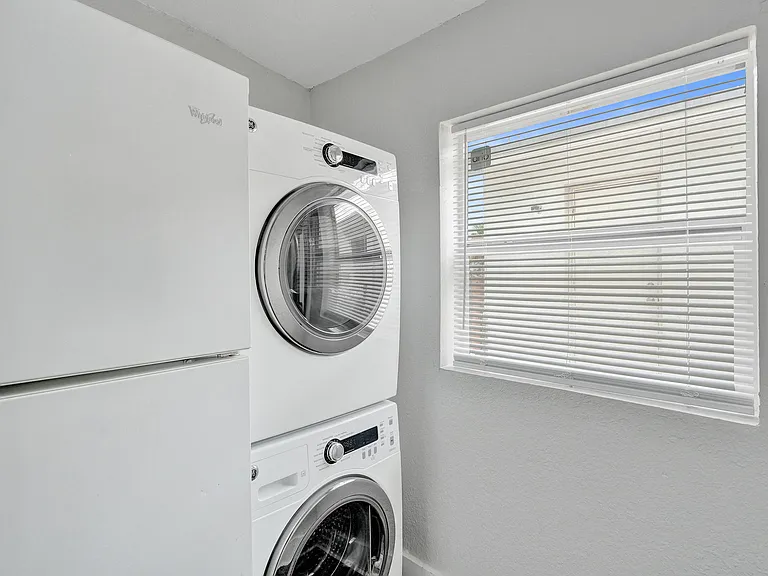 234 NE 14th Ave #2 — Photo 9