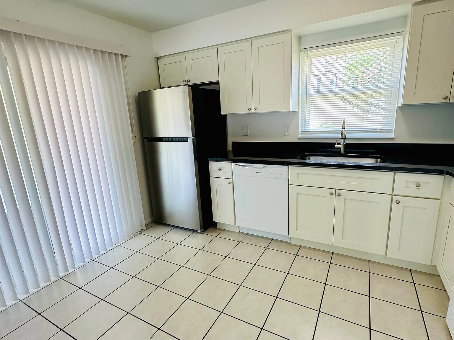 3606 Leanne Ct — Photo 2