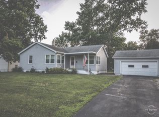 1023 S Main St, Sullivan, IL 61951