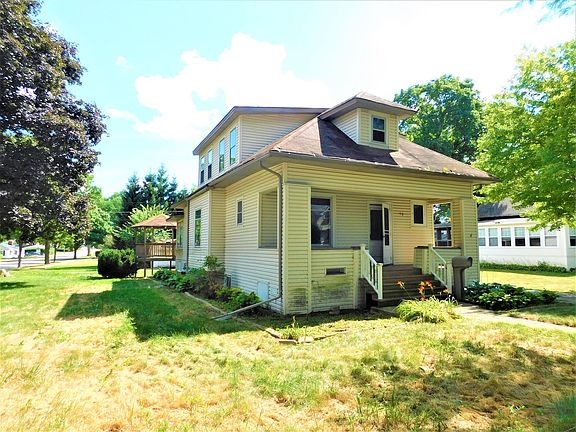 3rd image of 49 W Elm Ave