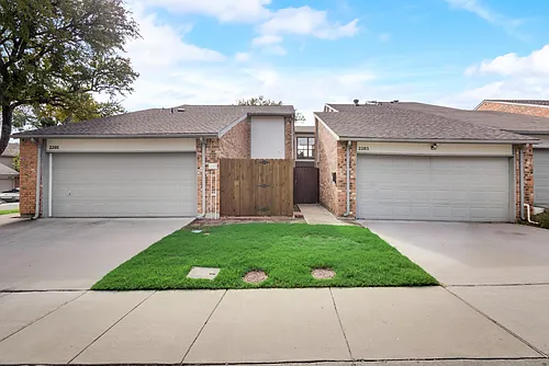 2203 Salem Dr Photo 1