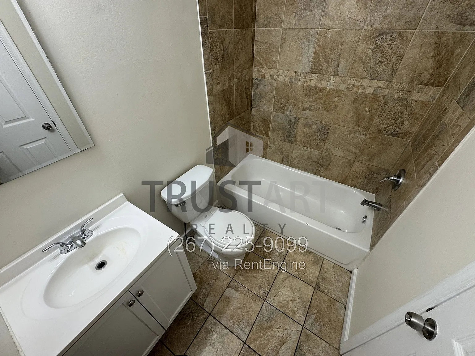 6 bed, 3.0 bath, 1954 sqft, $2,500 — Photo 4