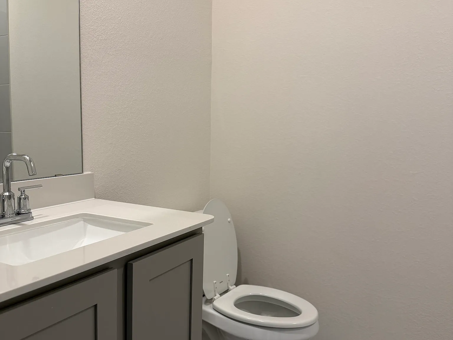 4 bed, 2045 sqft, $2,200 — Photo 3