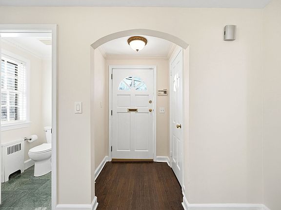 3rd image of 34 W Lawn Rd