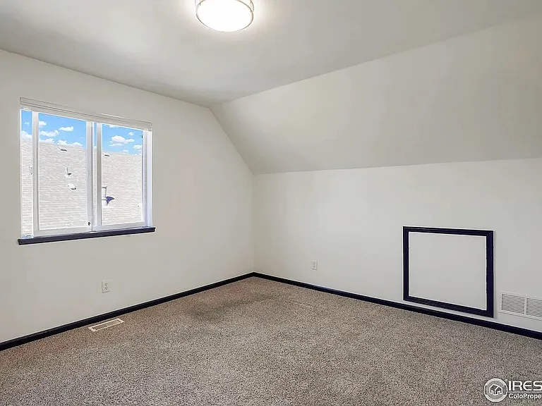 Aurora Way — Photo 15