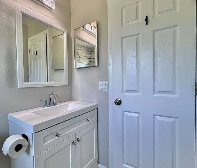 142 Harry Ave S — Photo 18