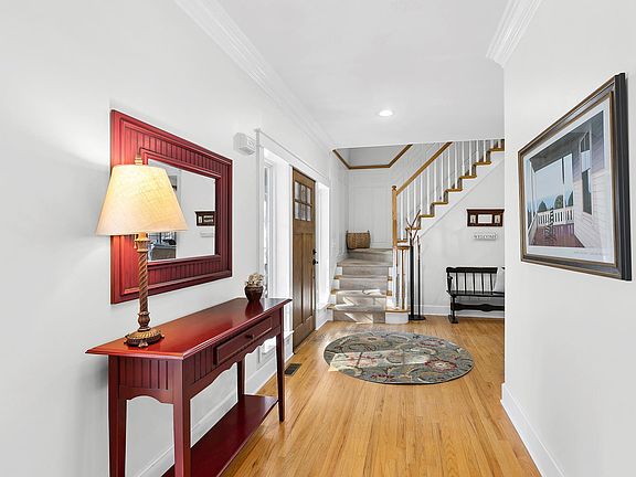 3rd image of 6 Willowood Ct