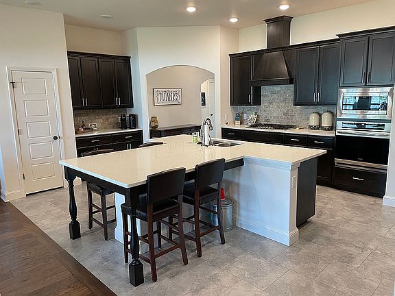 3rd image of 1701 McKenzie Cir