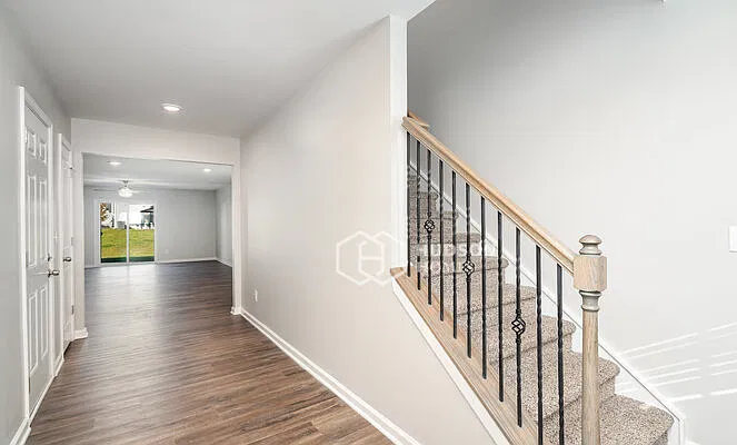 5 bed, 3.0 bath, 2620 sqft, $2,445 — Photo 3
