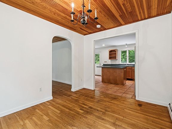 5th image of 26 Foster St