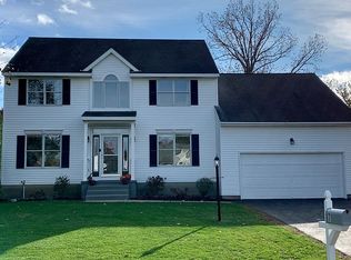 7 Aldershoot Rd, Albany, NY 12205