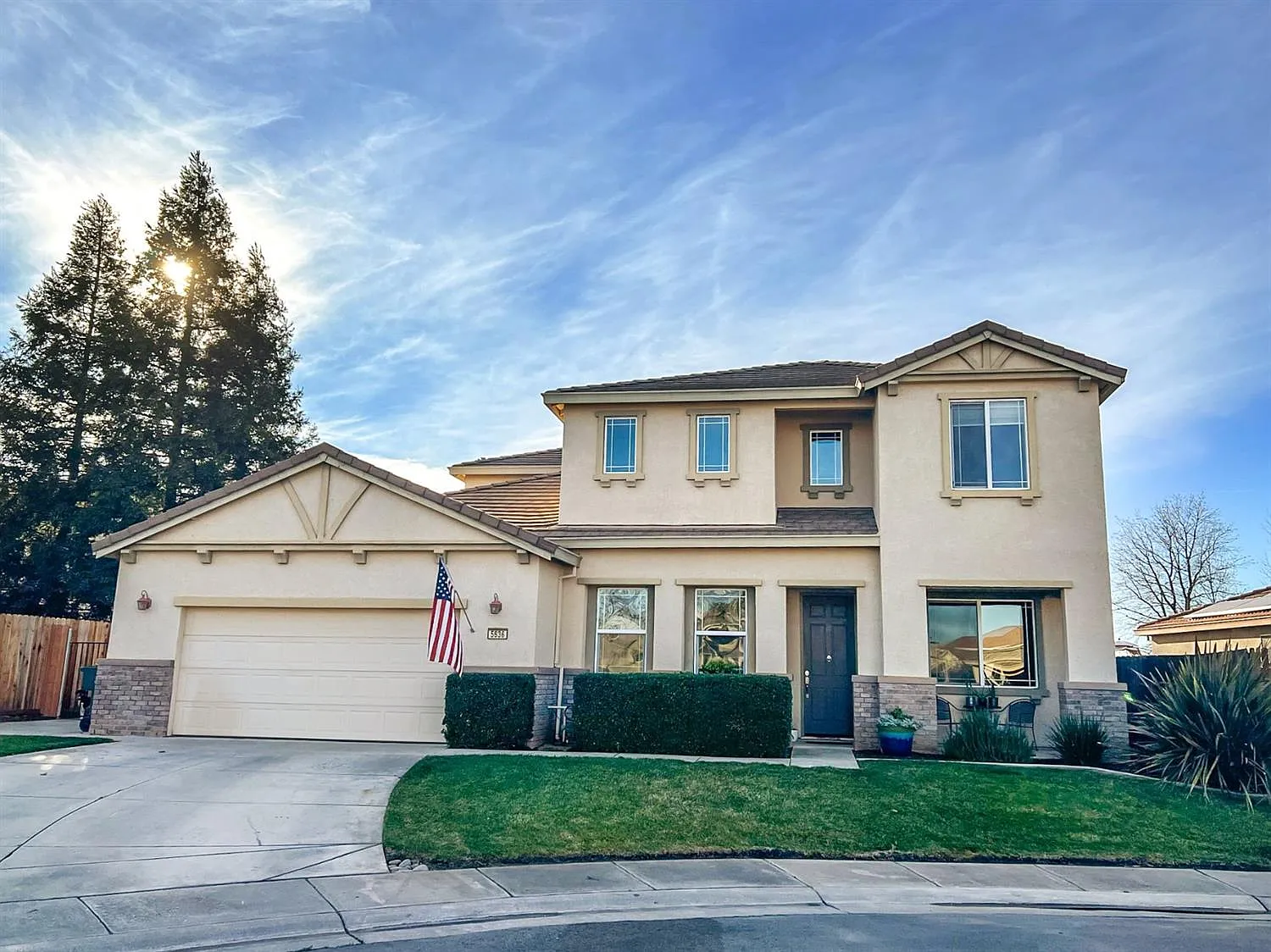 5636 Salmon Dr photo 1