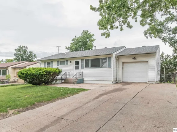 7602 S 35th St, Bellevue, NE 68147