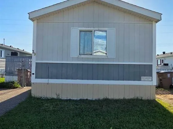 39 Maple Dr W, Brooks, AB T1R 1J2
