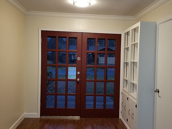 4th image of 207 Sherwood Ln