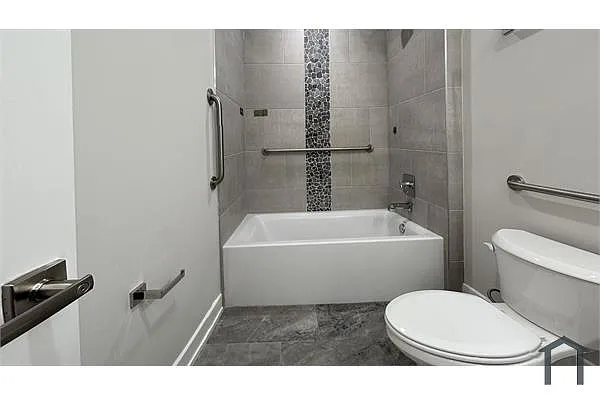 Building Photo - 2105 Germantown Ave #3