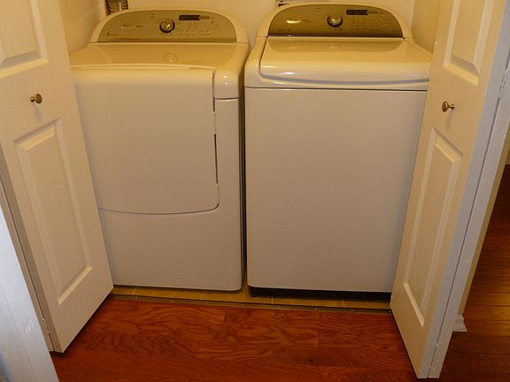 washer dryer included