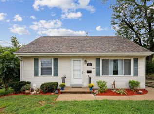 116 Hawthorne Dr SW, Cedar Rapids, IA 52404