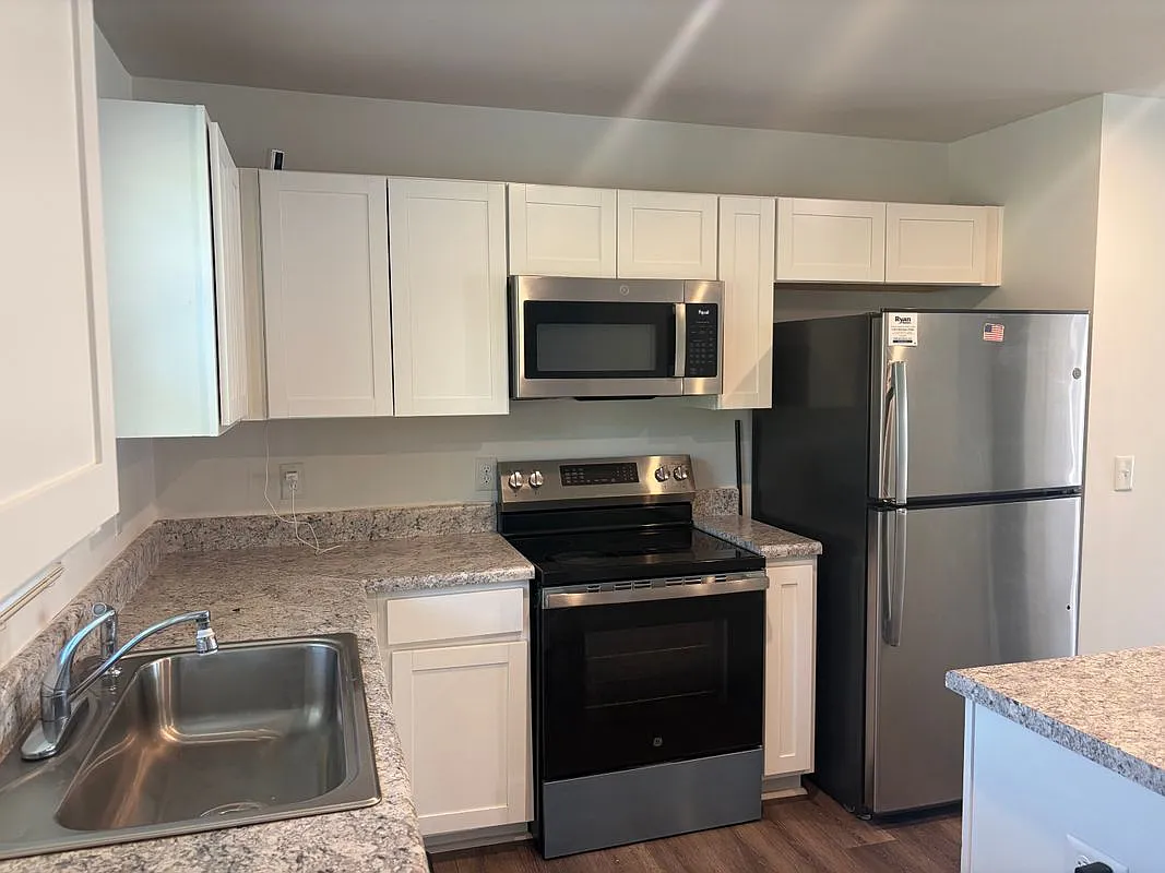 4 bed, 2.5 bath, 1680 sqft, $2,265 — Photo 4