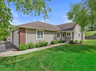 951 Algoma Dr, Port Washington, WI 53074