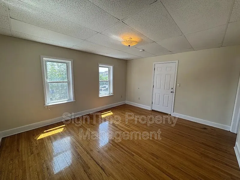 61 E Franklin St #5