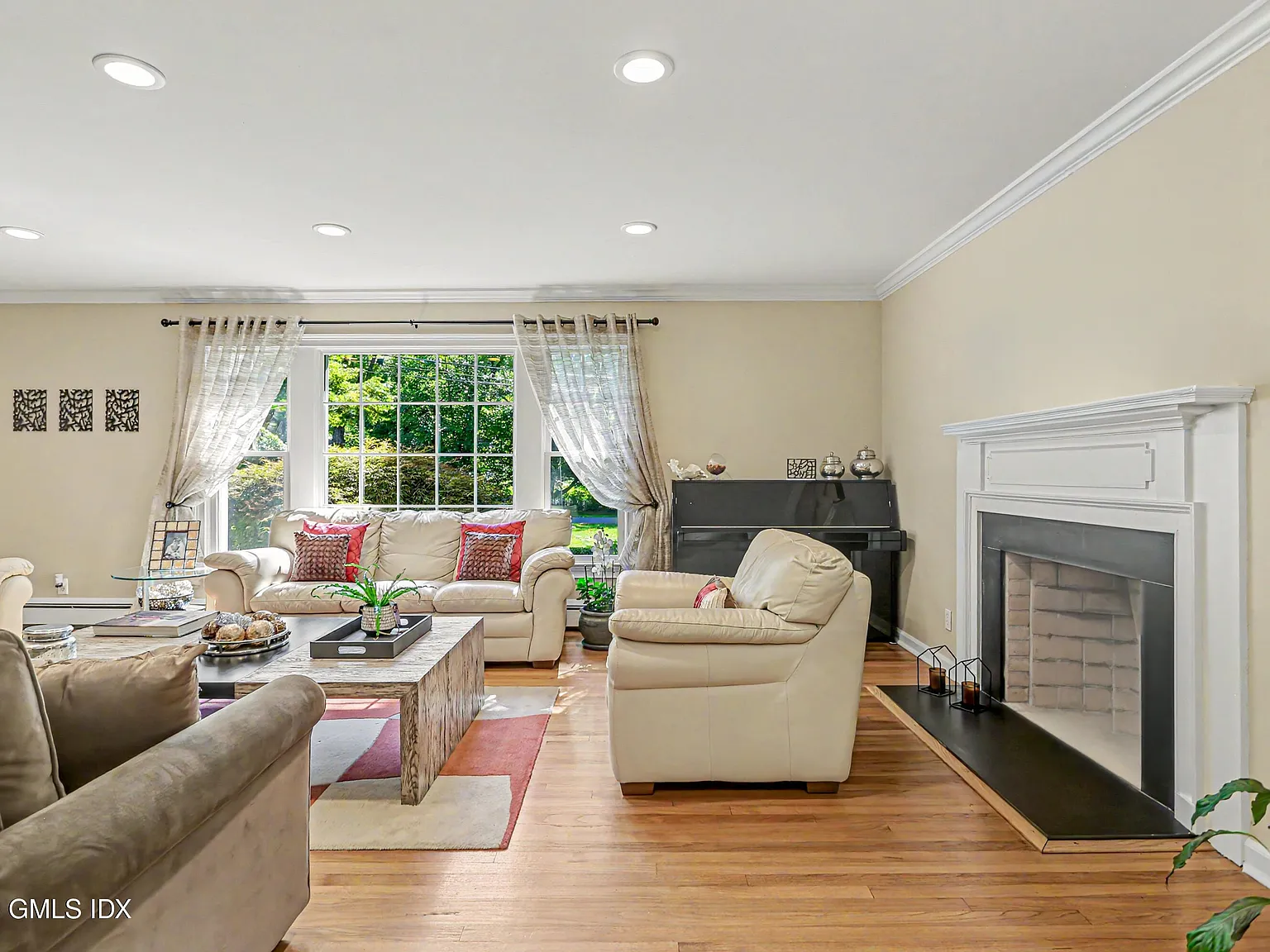 5 bed, 4.5 bath, 4986 sqft, $25,000 — Photo 4