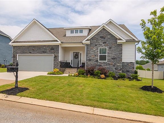 4th image of 137 Mystic Vineyard Ln