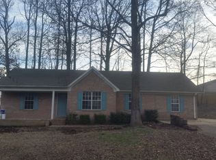 32 Edgewood Dr, Atoka, TN 38004