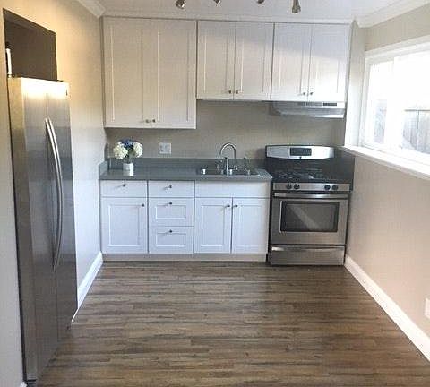 Full kitchen. stainless steele appliances
