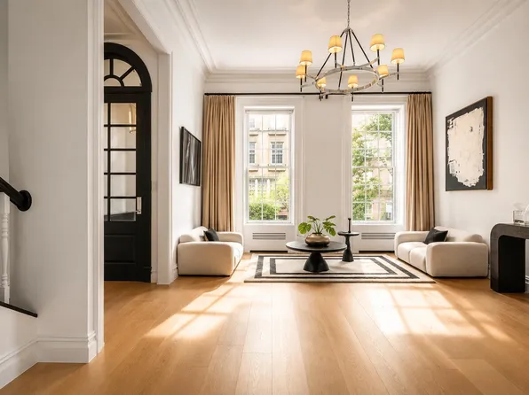 222 East 61st Street image 1 of 27