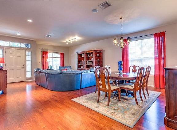 4th image of 2519 Crenshaw Dr