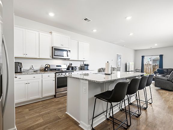 4th image of 922 Woodside Creek Ln