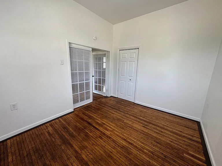 210 N Richland St — Photo 8