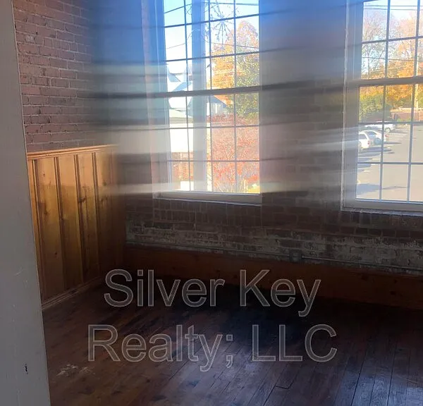 217 E Washington Ave #H — Photo 12